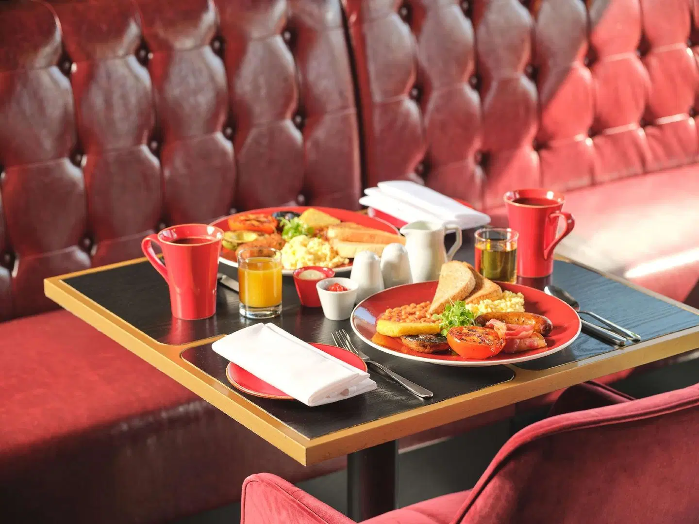 Radisson RED London Gatwick Airport Restaurant