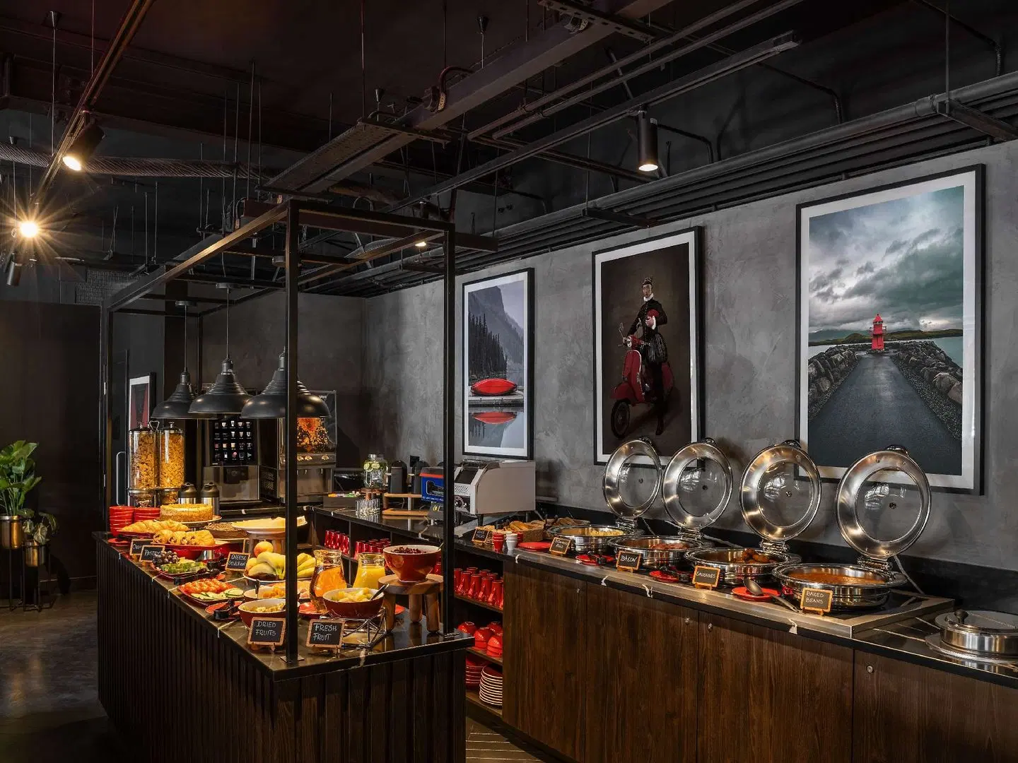 Radisson RED London Gatwick Airport Restaurant