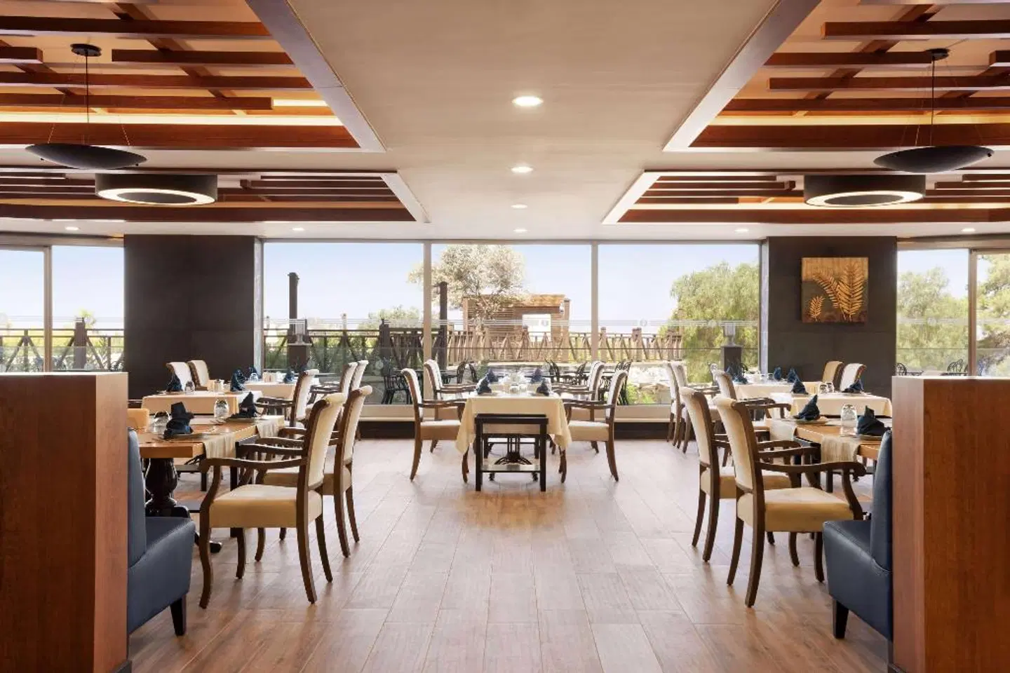 Ramada Hotel & Suites by Wyndham Kusadasi Restaurant