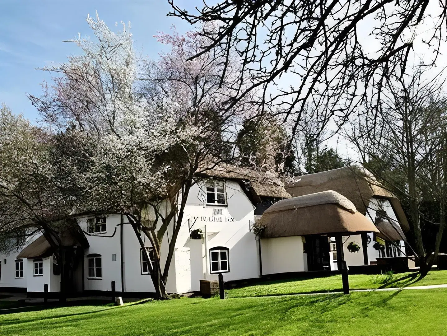 Pilgrim Inn EXTERIOR