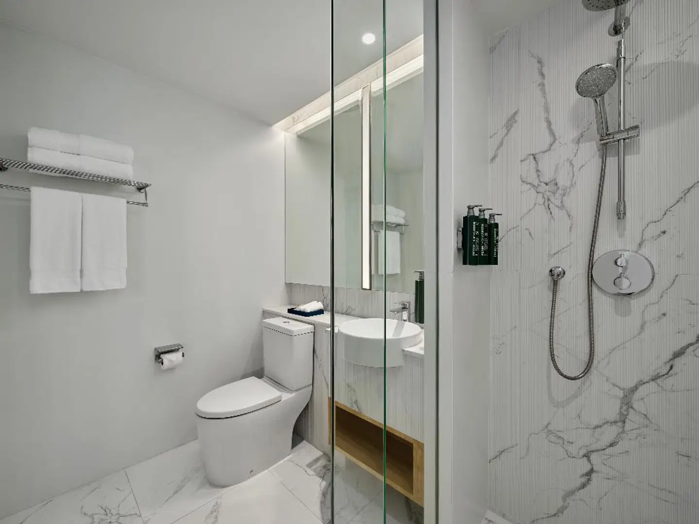 Hilton Garden Inn Bangkok Riverside Badezimmer