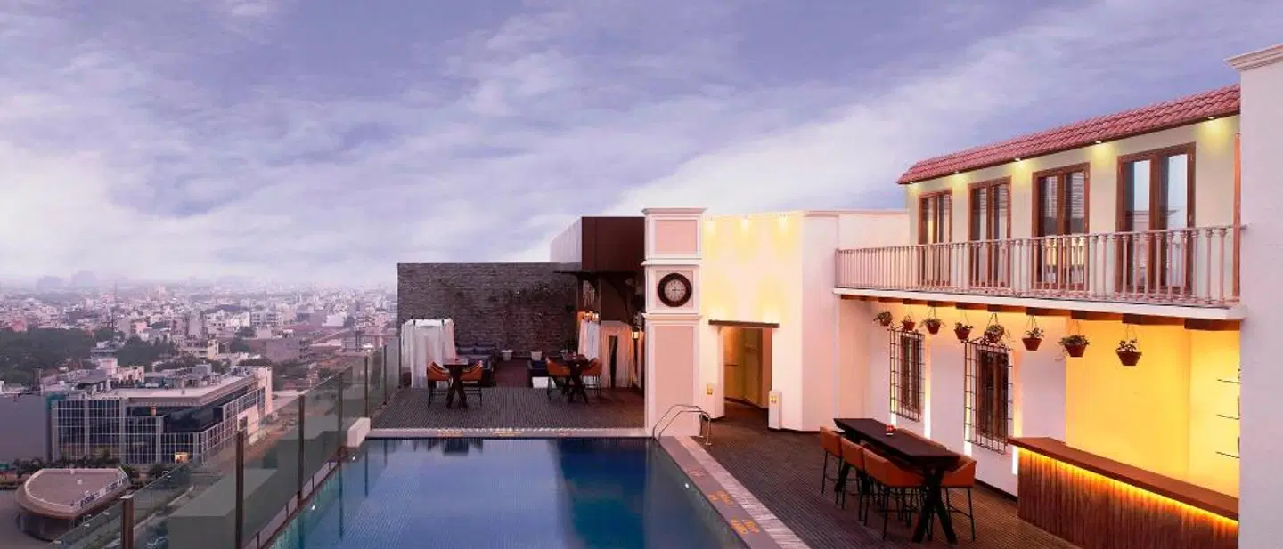 DoubleTree by Hilton Gurugram Baani Square OUTDOOR_POOL