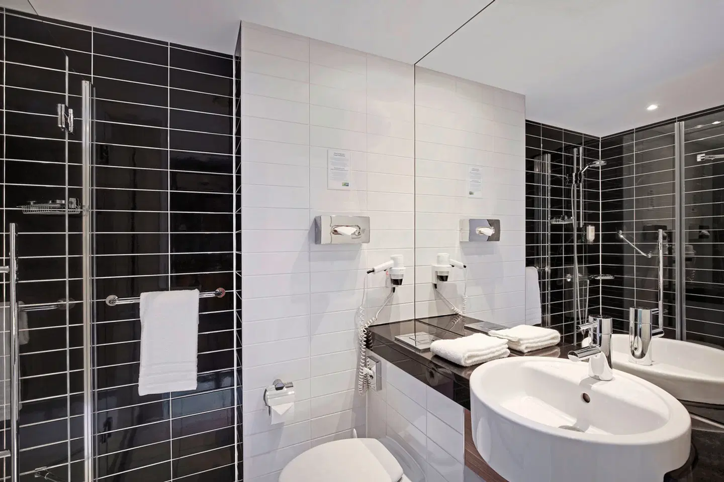 Holiday Inn Express Bremen Airport Badezimmer