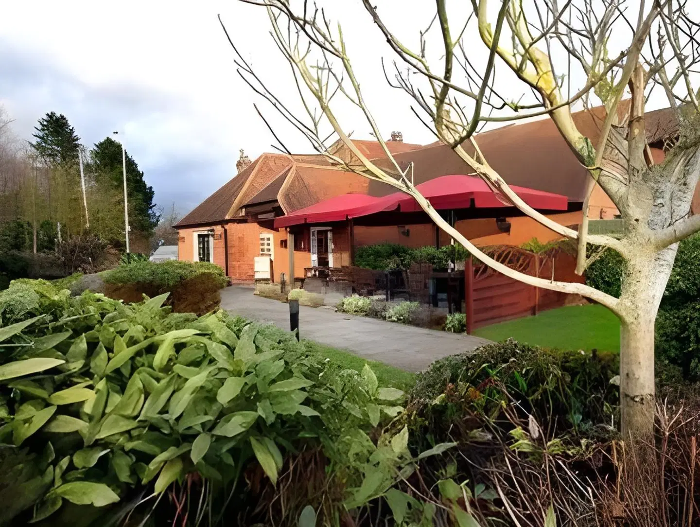 The White Hart EXTERIOR