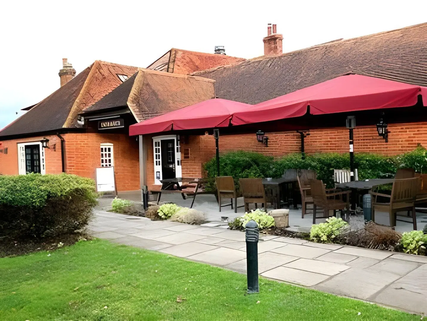 The White Hart EXTERIOR