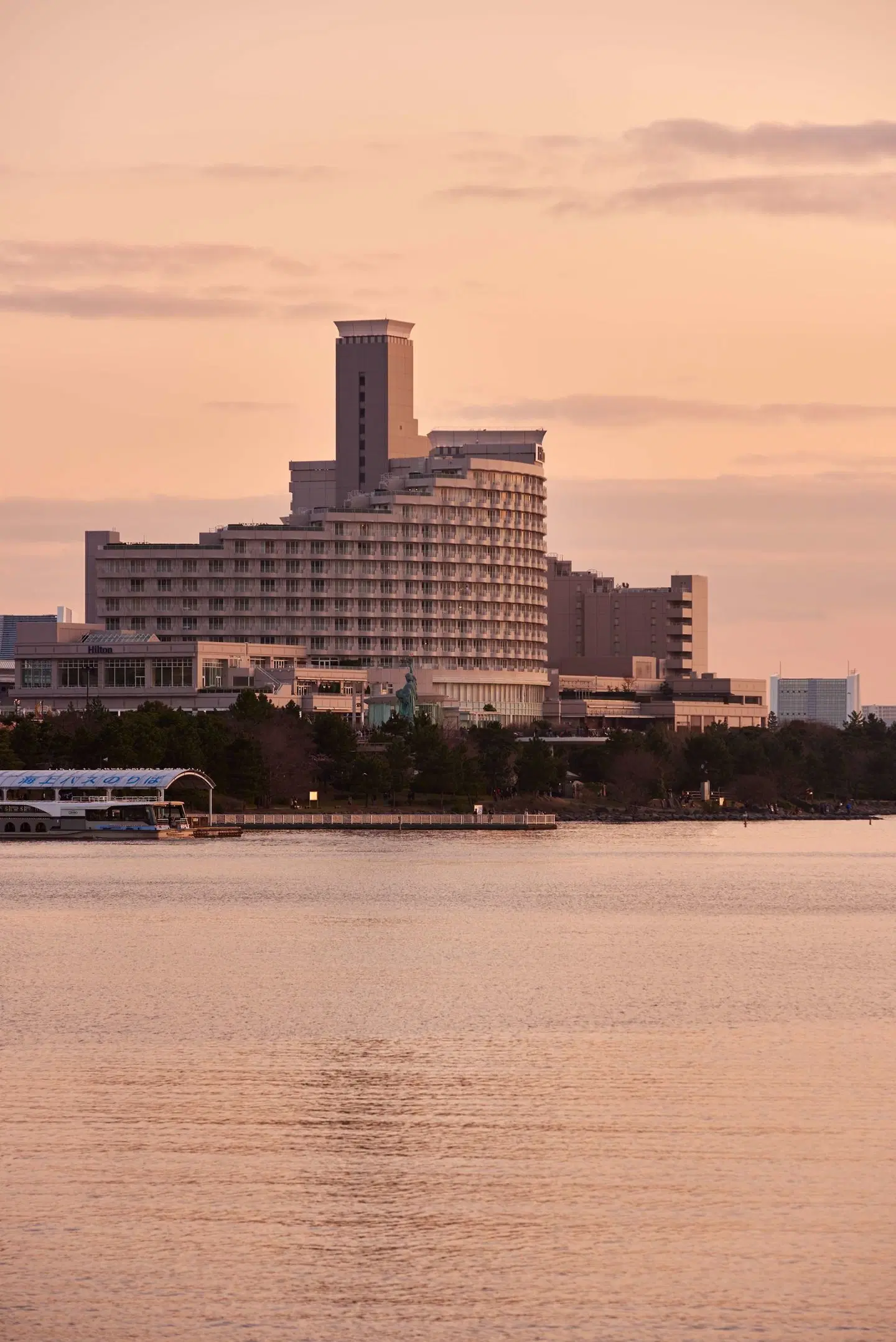 Hilton Tokyo Odaiba EXTERIOR