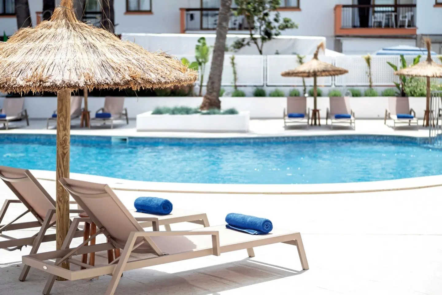 HSM Lago Park OUTDOOR_POOL