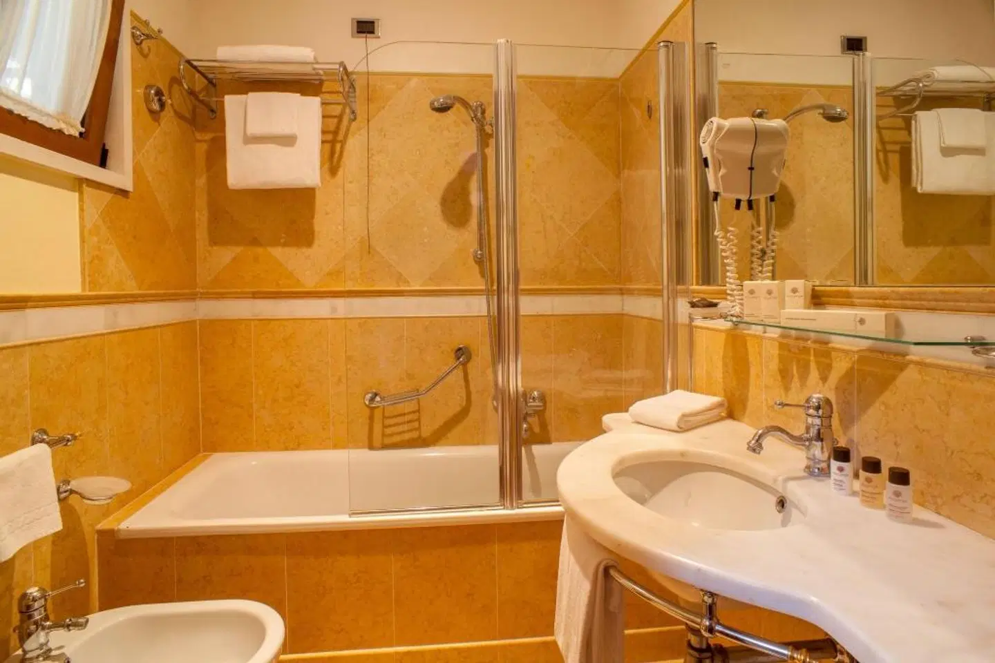 Palazzo Nainer Badezimmer