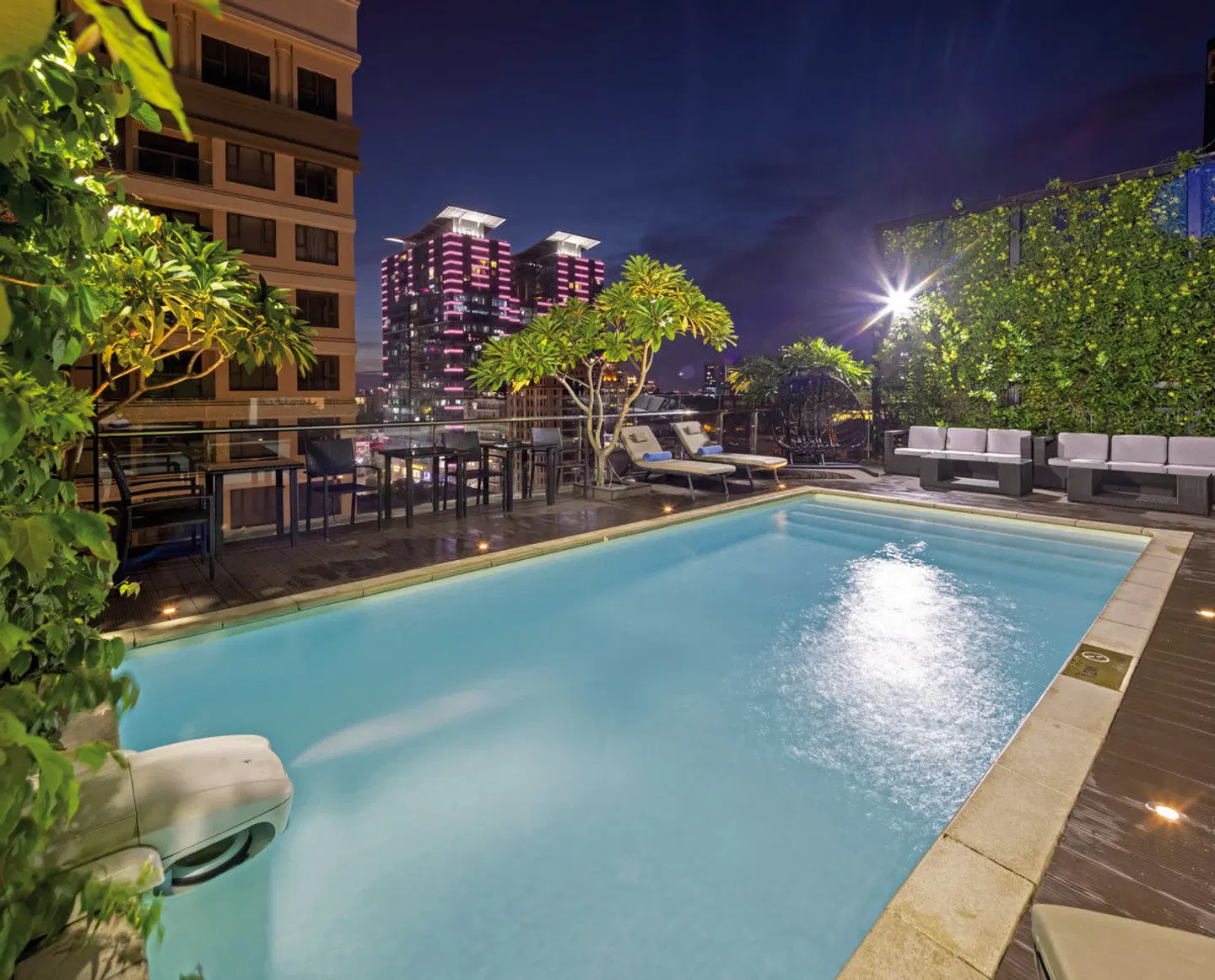 Paragon Saigon Hotel OUTDOOR_POOL