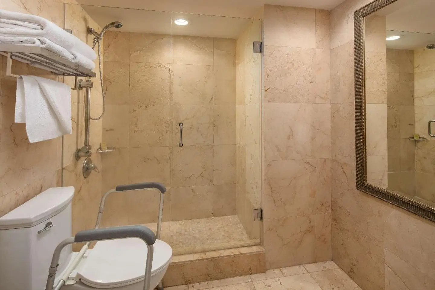 DoubleTree by Hilton Grand Hotel Biscayne Bay Badezimmer