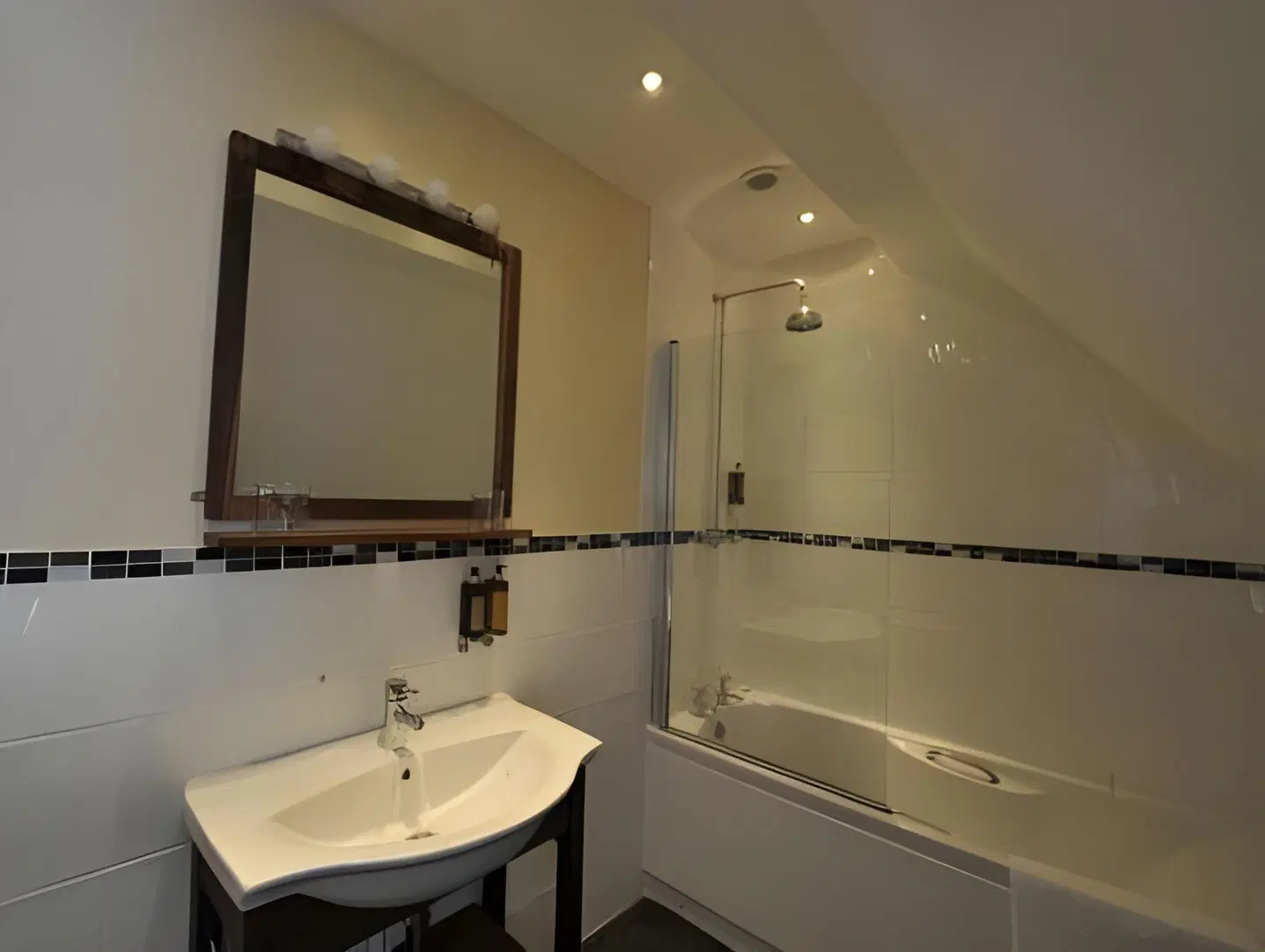 The White Buck Inn Badezimmer