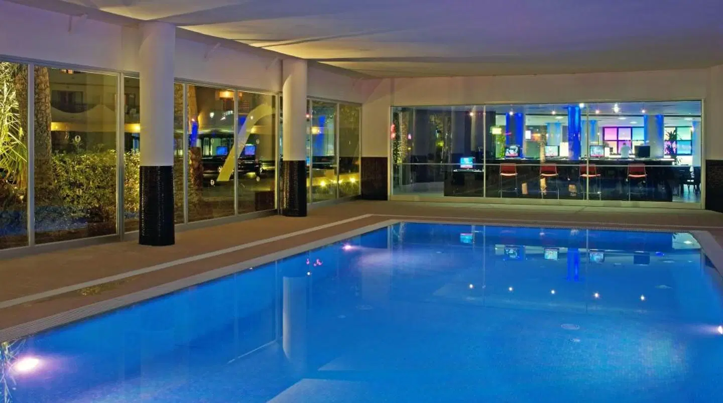 Sol Guadalupe Hallenbad