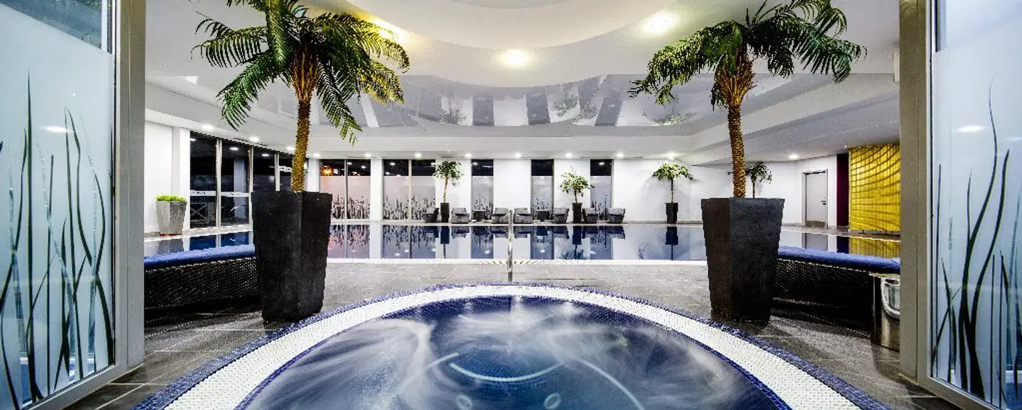 Village Hotel Reading Hallenbad