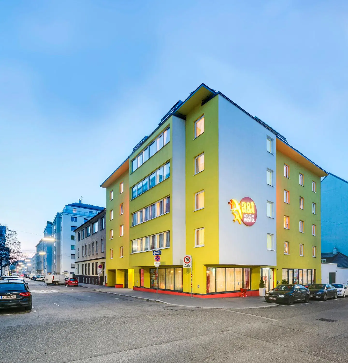 a&t Holiday Hostel Wien EXTERIOR