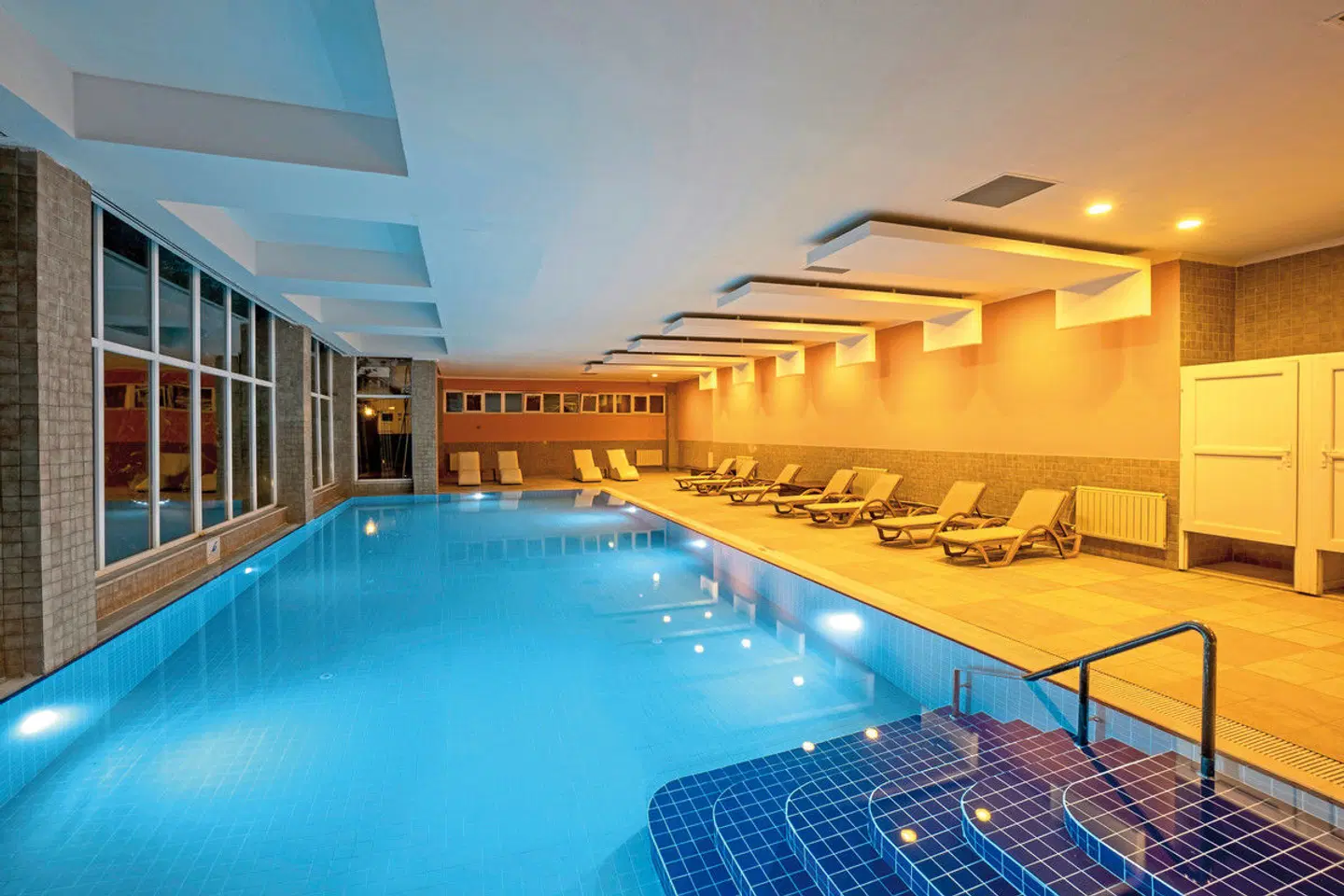 Titan Select Hallenbad