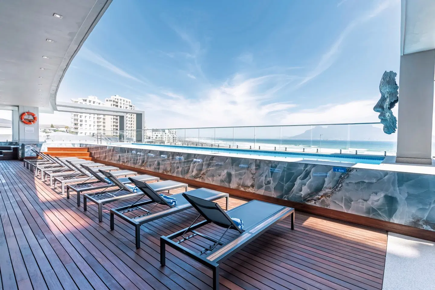 Blaauwberg Beach Hotel Terrasse