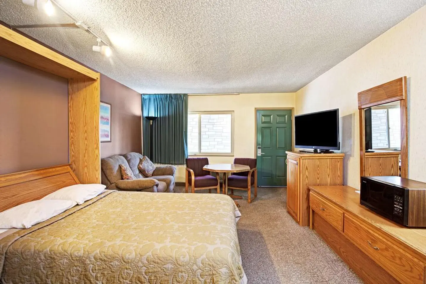 Super 8 by Wyndham, Long Beach ROOM_EXAMPLE