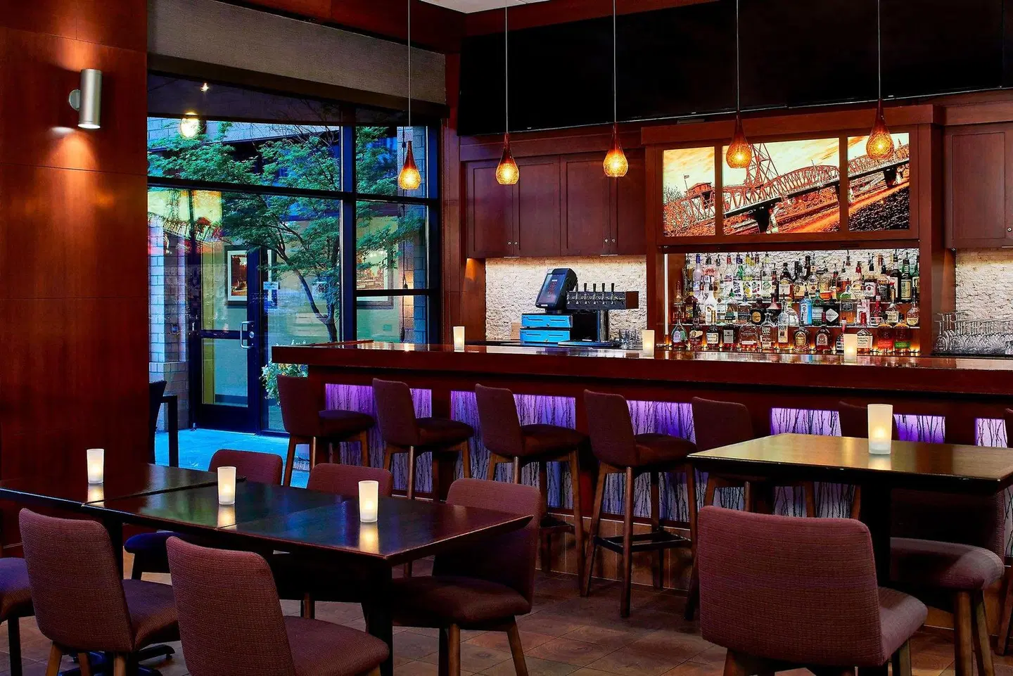 Courtyard by Marriott Portland Downtown/Convention Center Bar