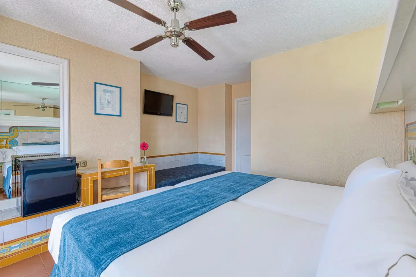 Playavera ROOM_EXAMPLE