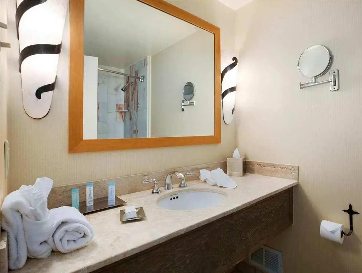 Hilton Santa Fe Historic Plaza Badezimmer