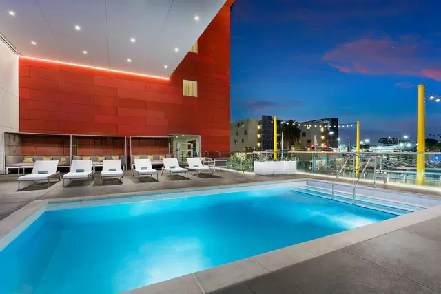 Courtyard by Marriott Santa Monica OUTDOOR_POOL