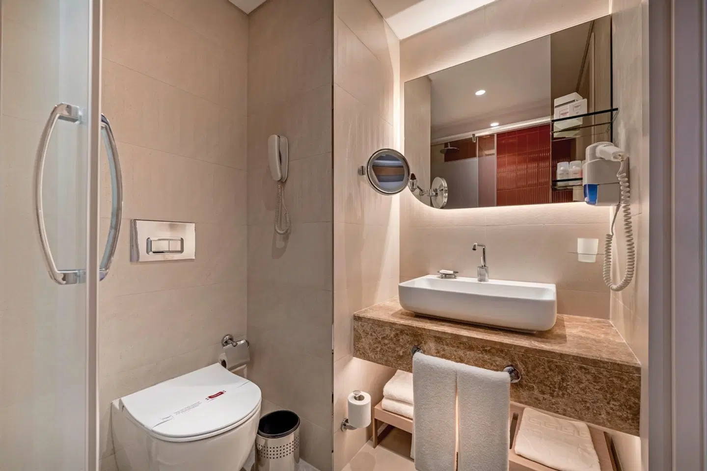 Trendy Palm Beach Adults only Badezimmer