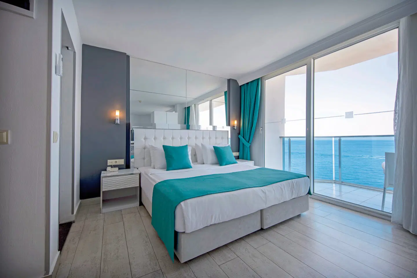 Le Bleu Hotel & Resort ROOM_EXAMPLE