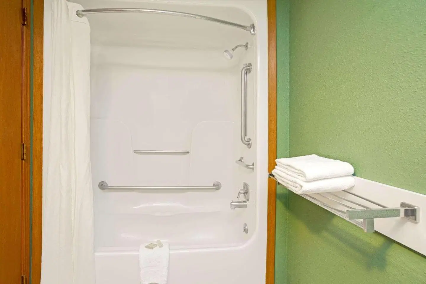 Super 8 by Wyndham Denver Stapleton Badezimmer