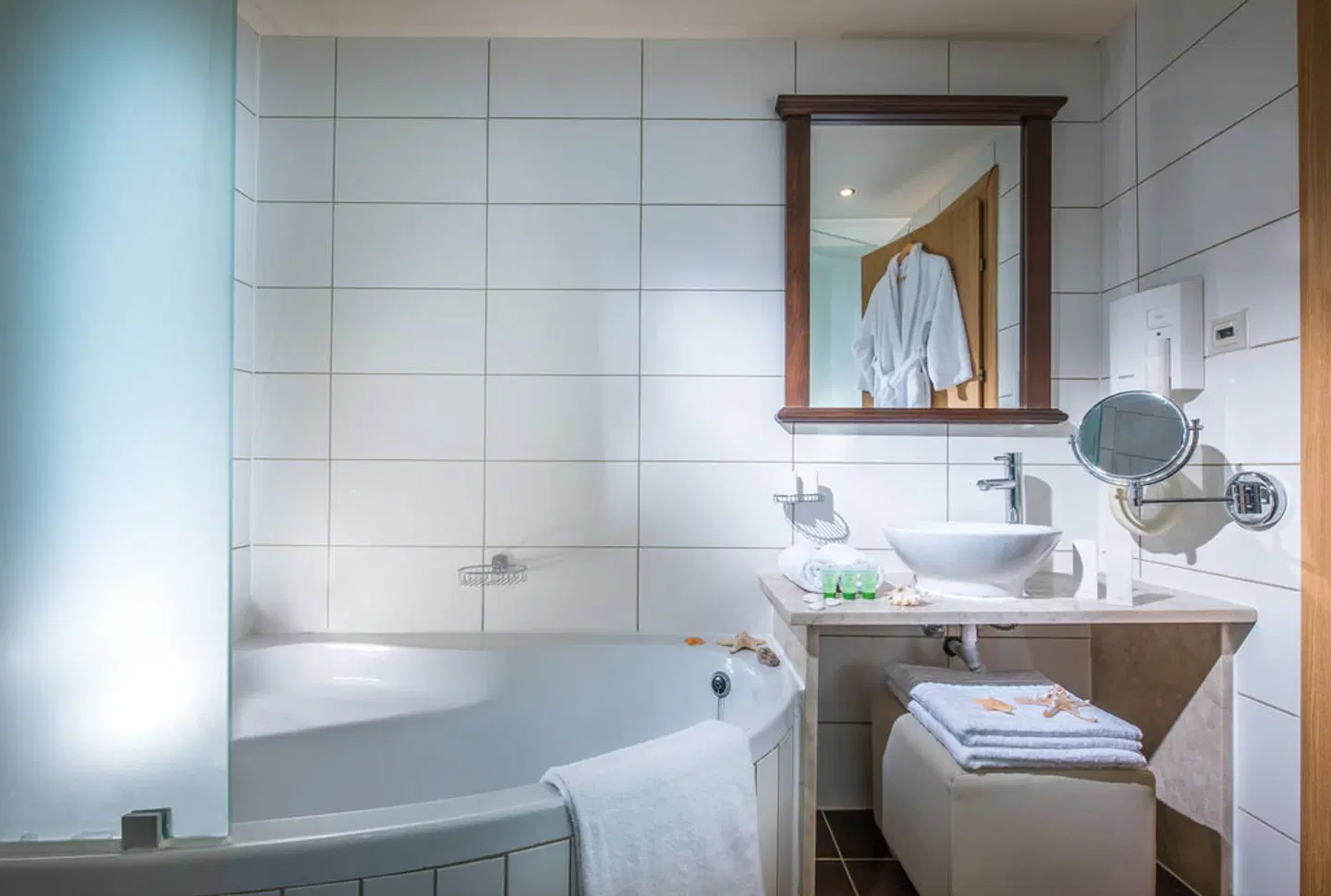 KOUTRAKIS SUITES Badezimmer