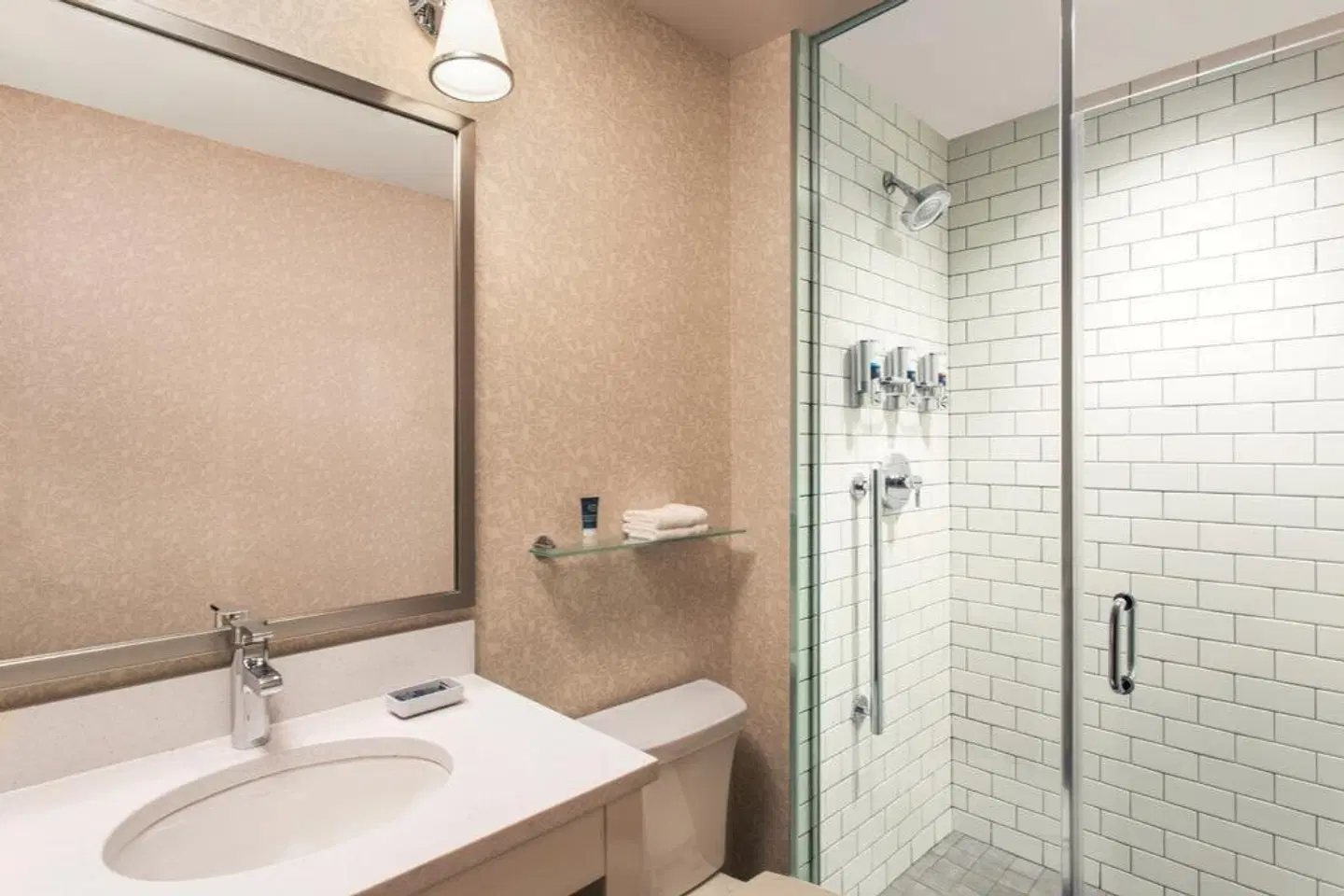 Four Points by Sheraton New York Downtown Badezimmer