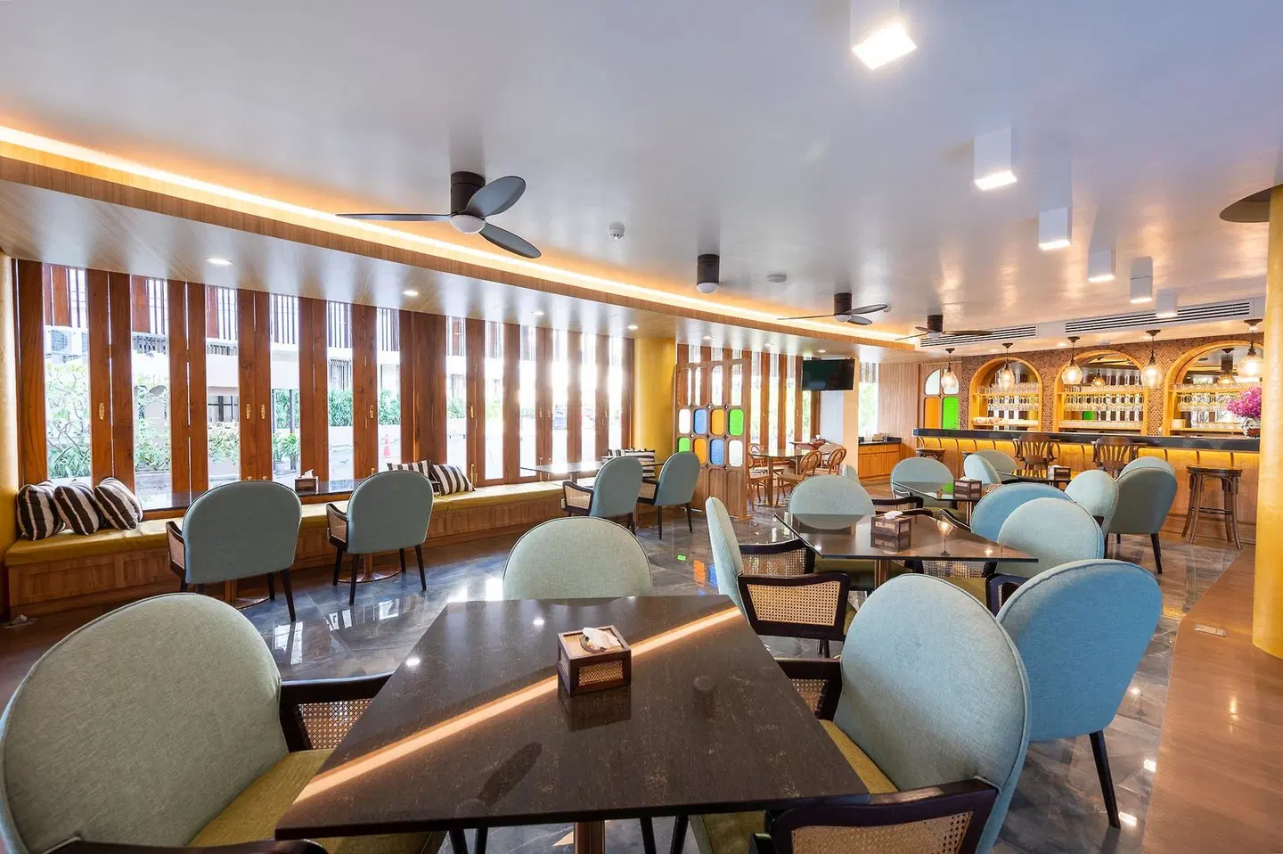 At Gate Thaphae Hotel Restaurant