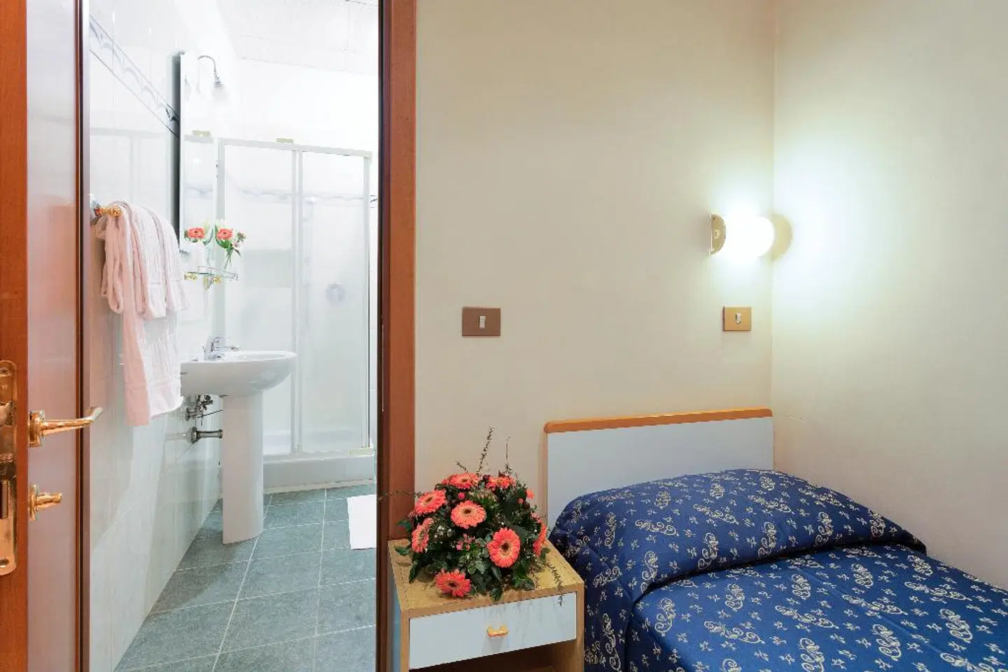 Oriente ROOM_EXAMPLE