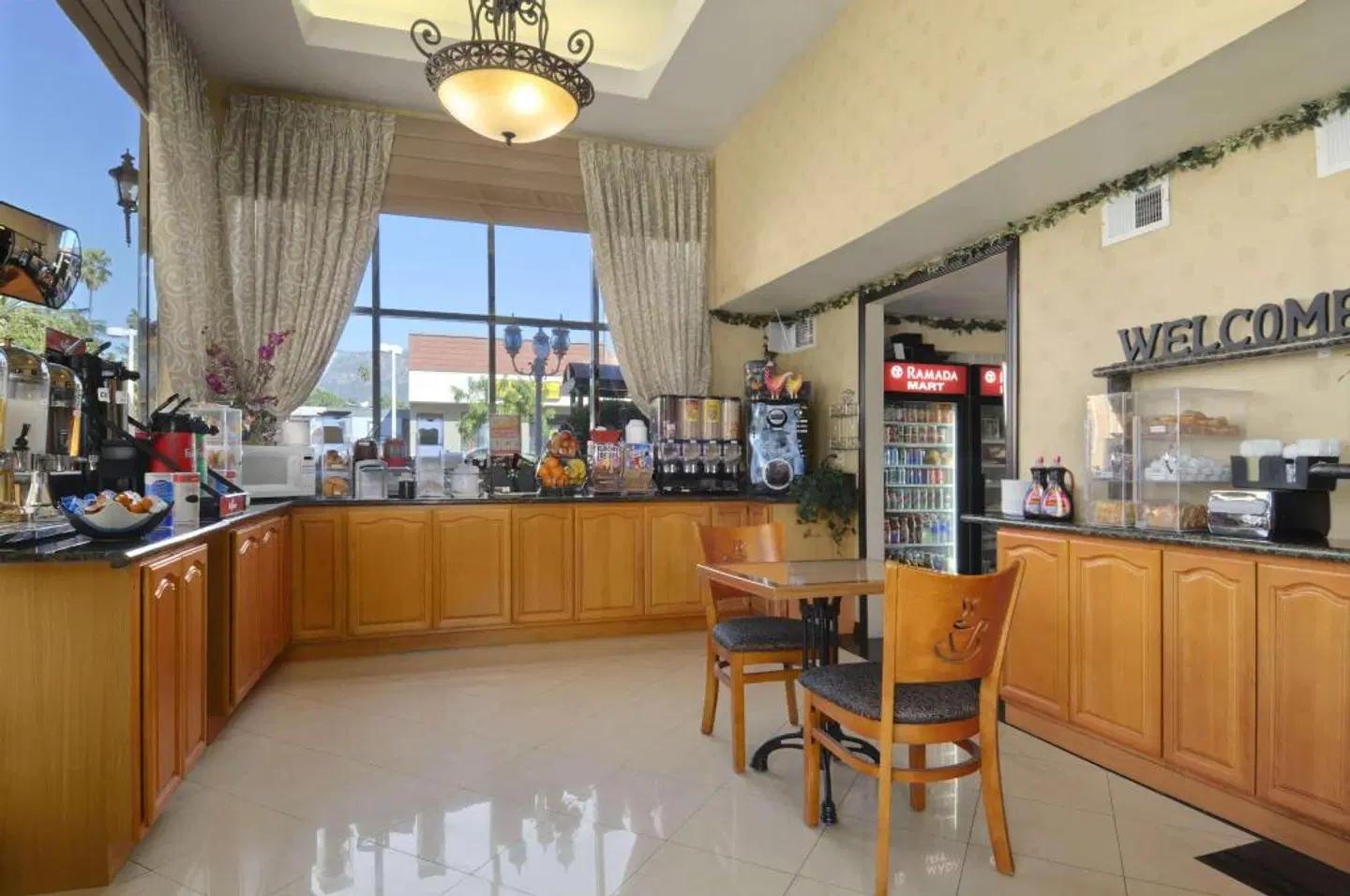 Ramada by Wyndham Pasadena Bar