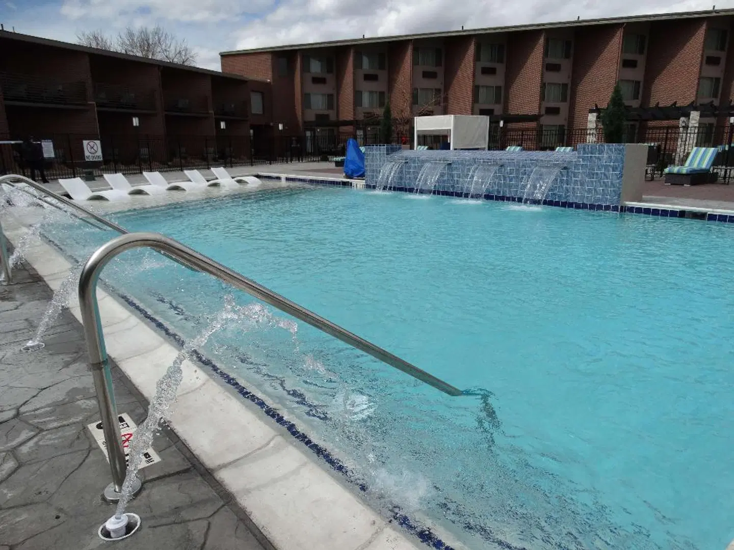 Best Western Premier Denver East OUTDOOR_POOL