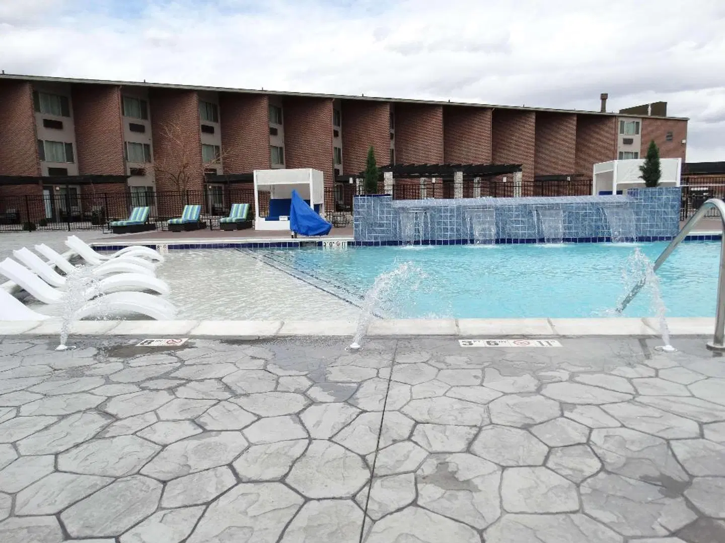 Best Western Premier Denver East OUTDOOR_POOL