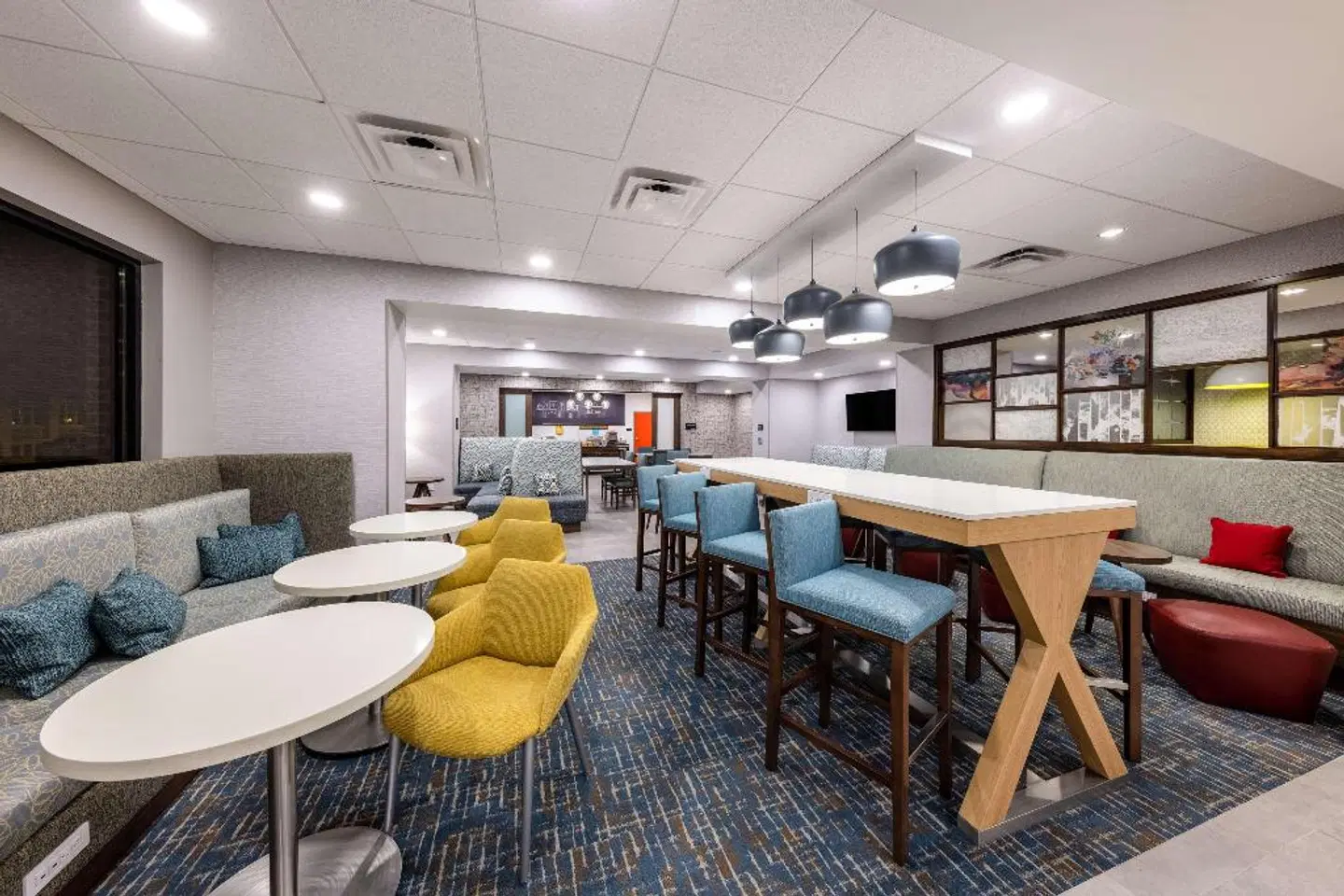 Hampton Inn Columbus Downtown Bar