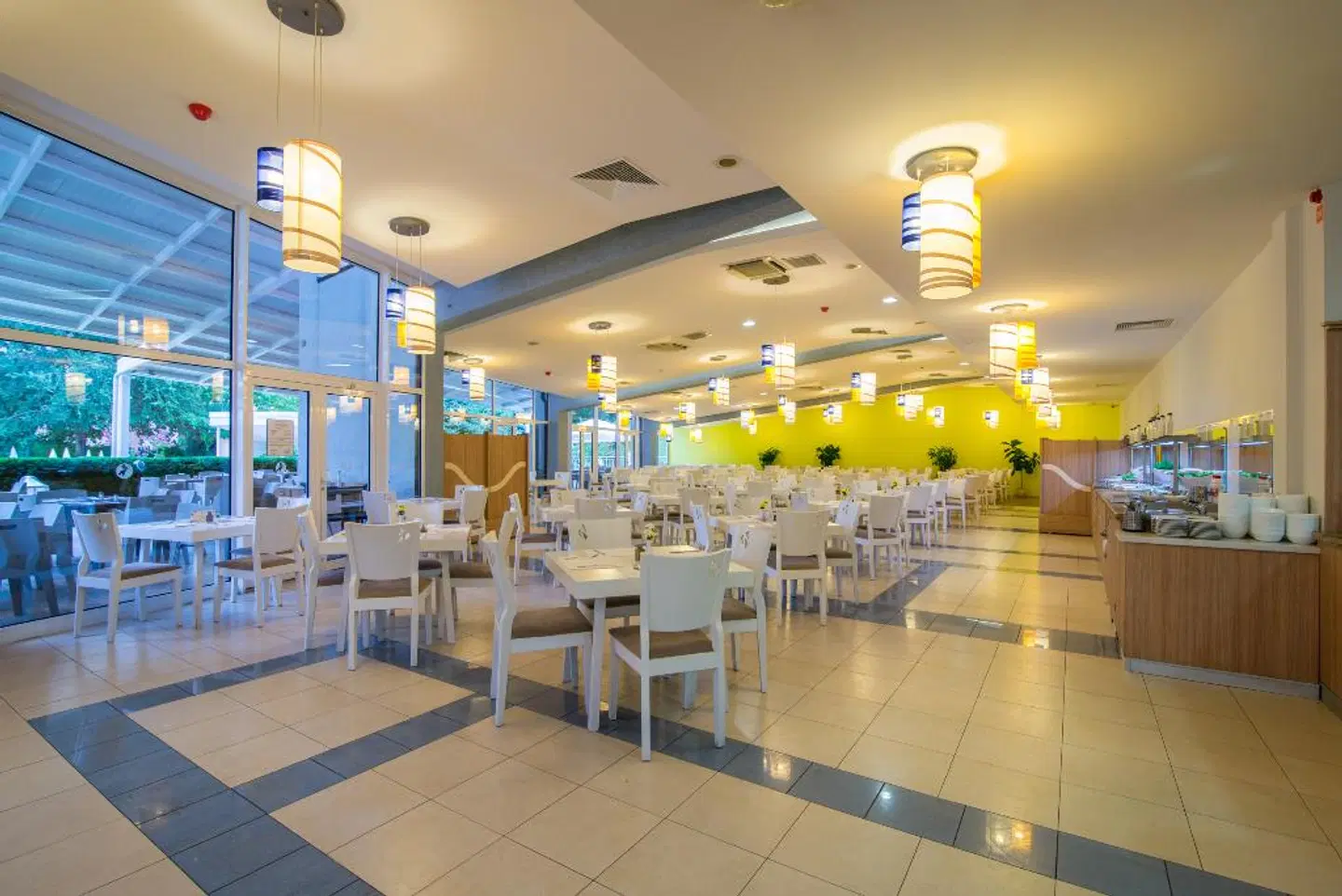 Madara Park Hotel Bar