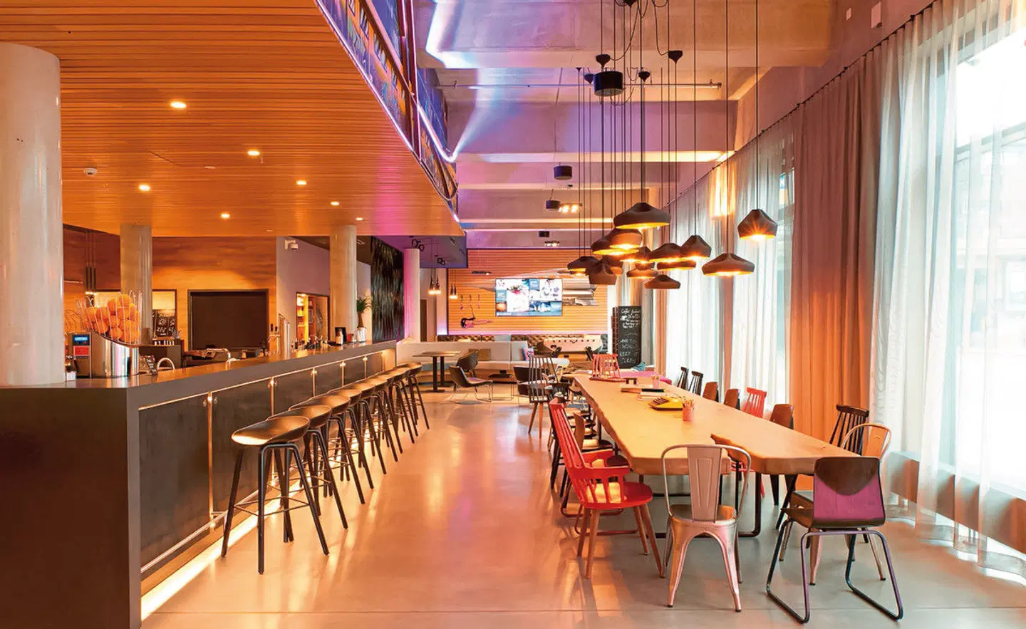 Moxy Berlin Ostbahnhof - inklusive Ticket NBA Berlin Game Bar