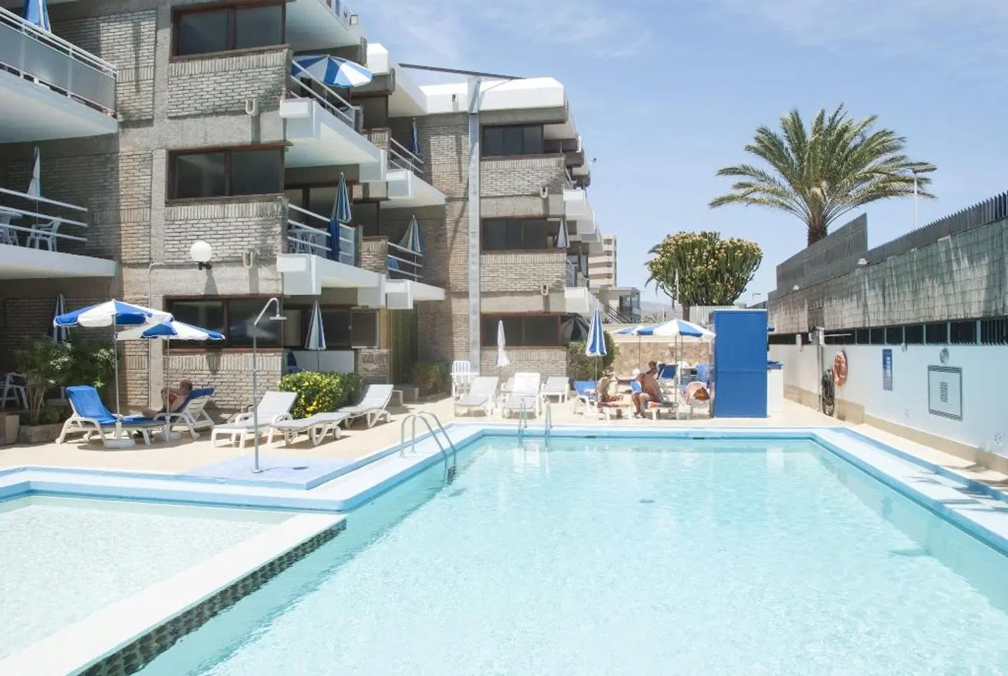 Apartamentos El Paseo OUTDOOR_POOL