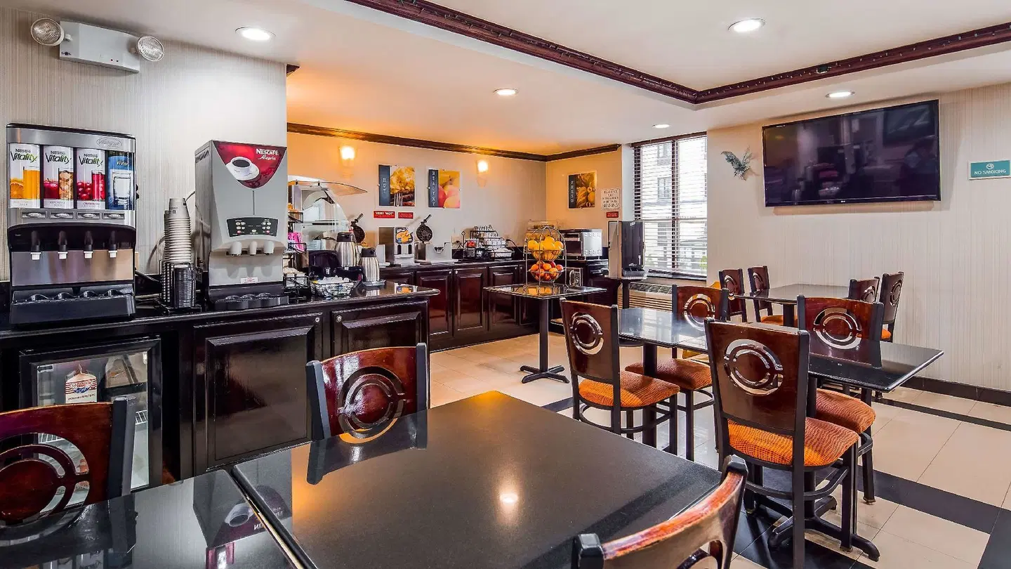 Best Western JFK Airport Bar