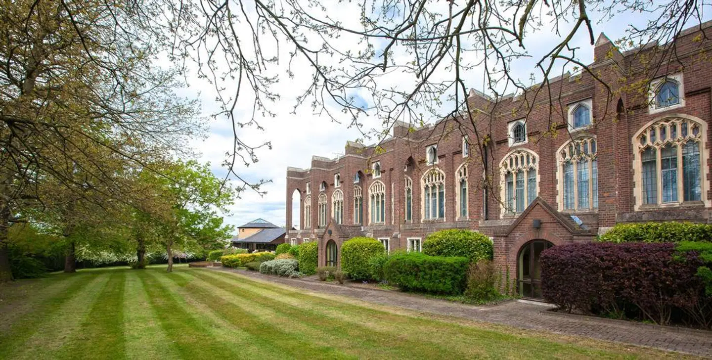 London Chigwell Prince Regent Hotel, BW Signature Collection EXTERIOR