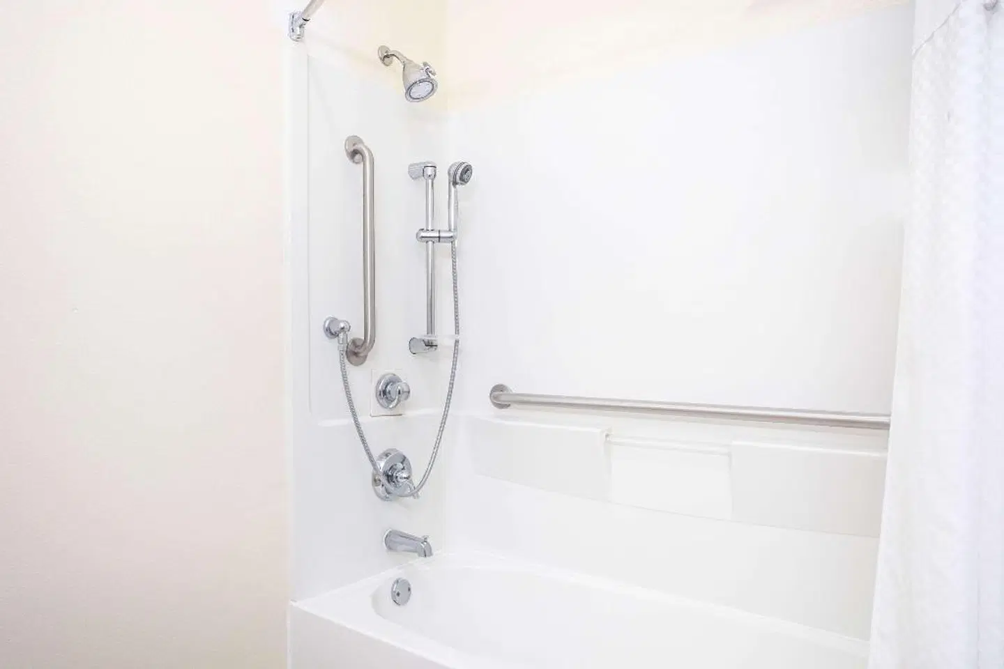 Baymont Inn and Suites Savannah South Badezimmer