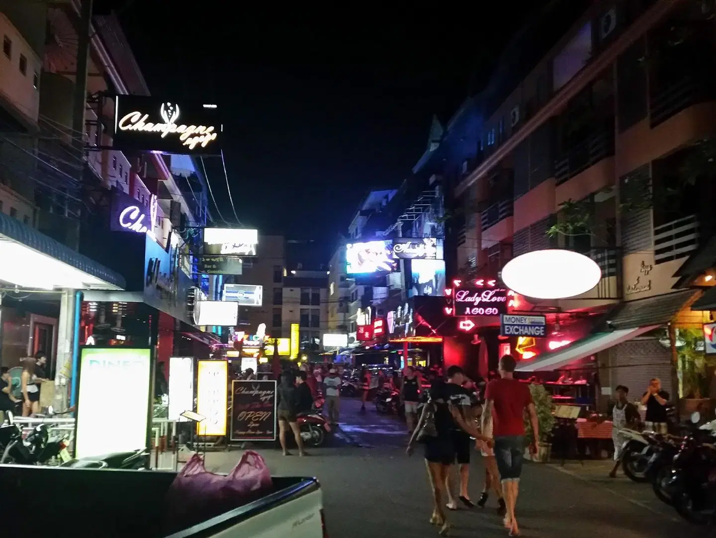 Nemos Guesthouse and Massage Bar