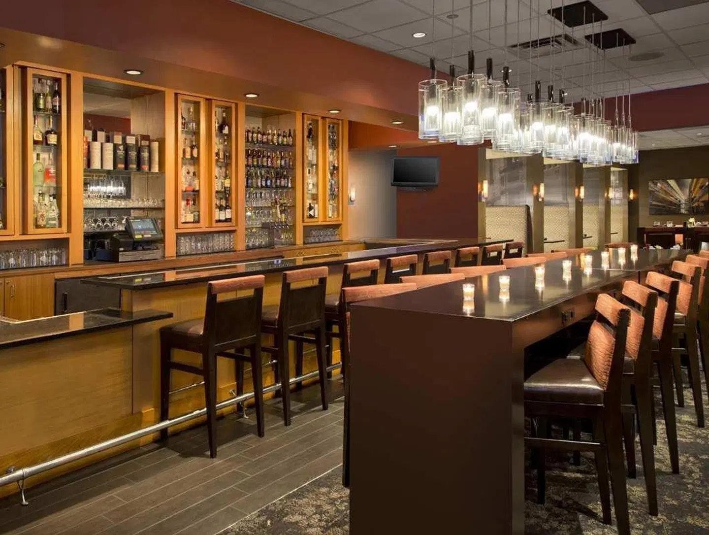 DoubleTree Suites by Hilton Minneapolis Bar