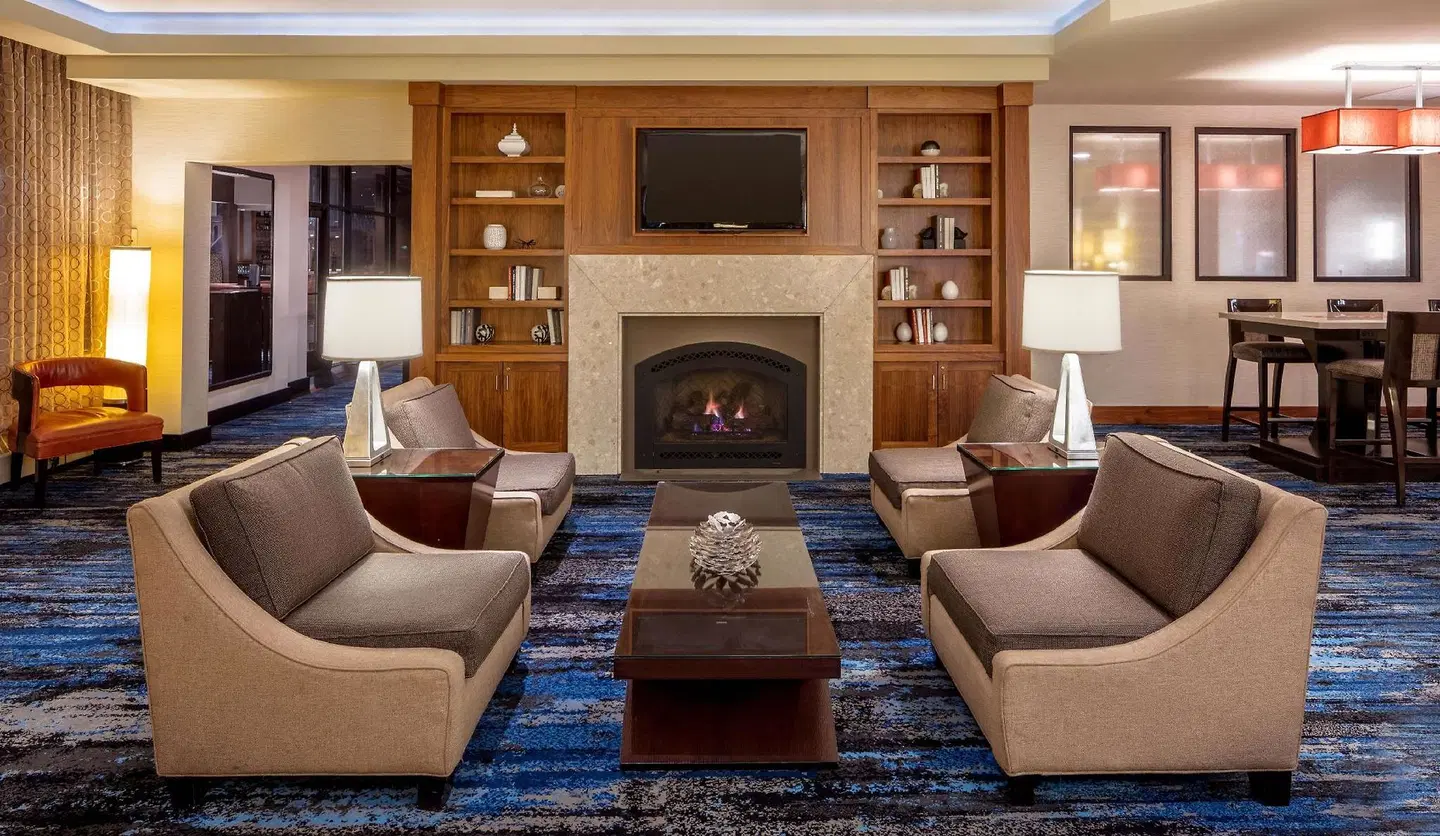 DoubleTree Suites by Hilton Minneapolis LOUNGE_LOBBY