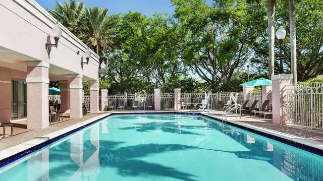 DoubleTree by Hilton Sunrise - Sawgrass Mills OUTDOOR_POOL