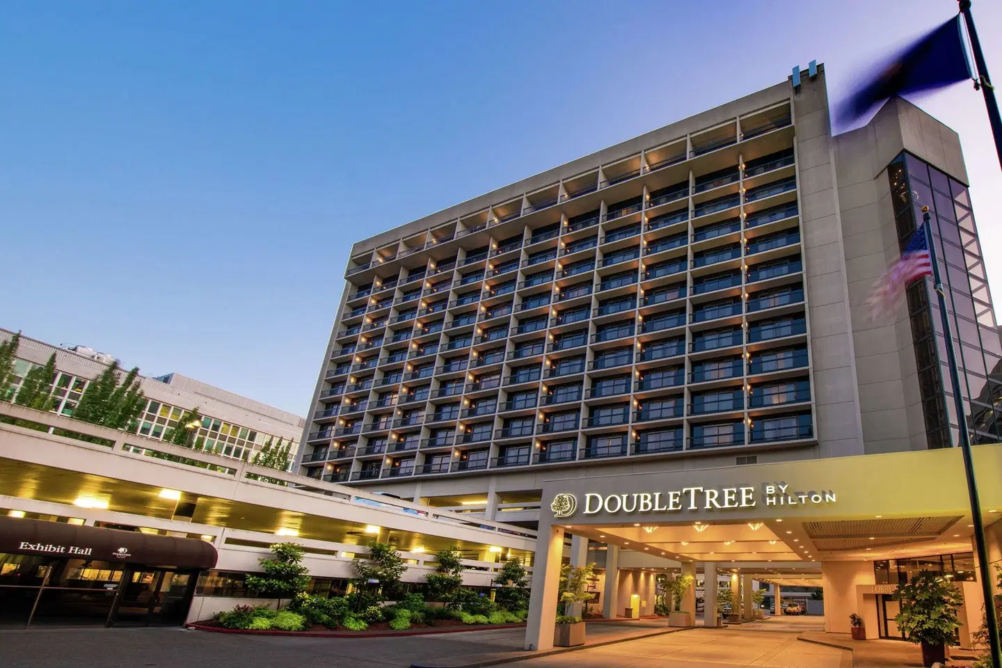 DoubleTree by Hilton Hotel Portland EXTERIOR