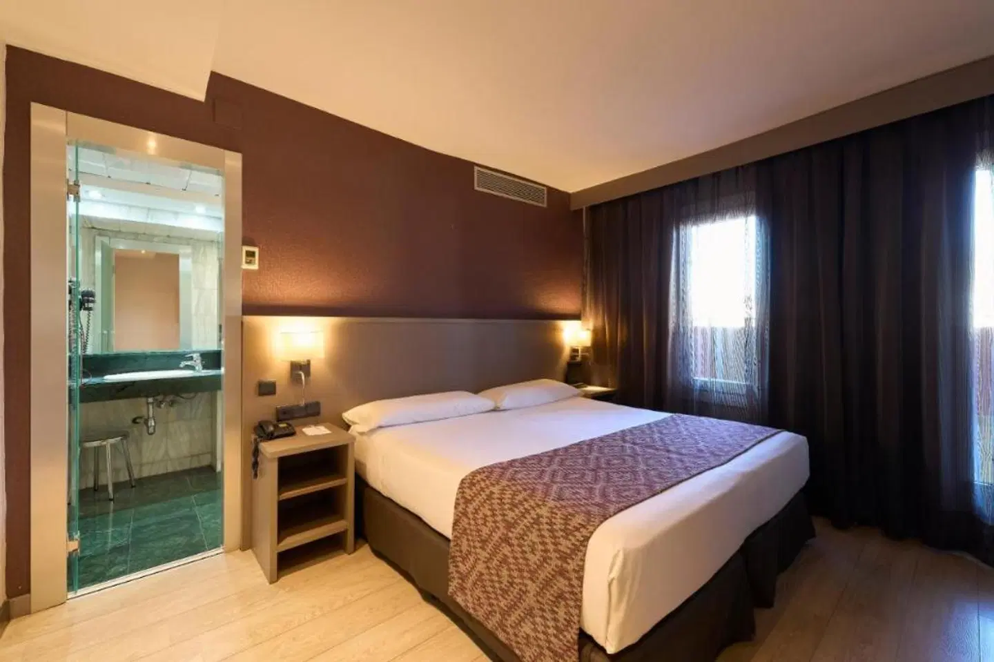 Catalonia Park Güell ROOM_EXAMPLE