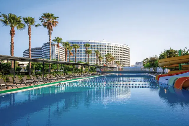 Crystal Centro Pearl Collection OUTDOOR_POOL