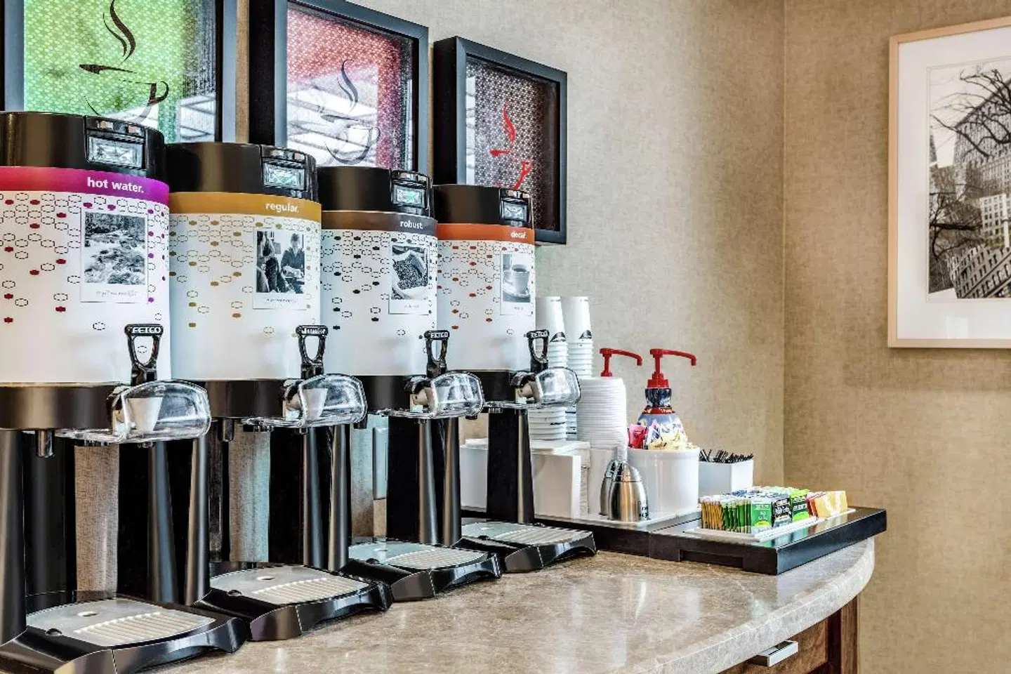 Hampton Inn Manhattan/United Nations Bar